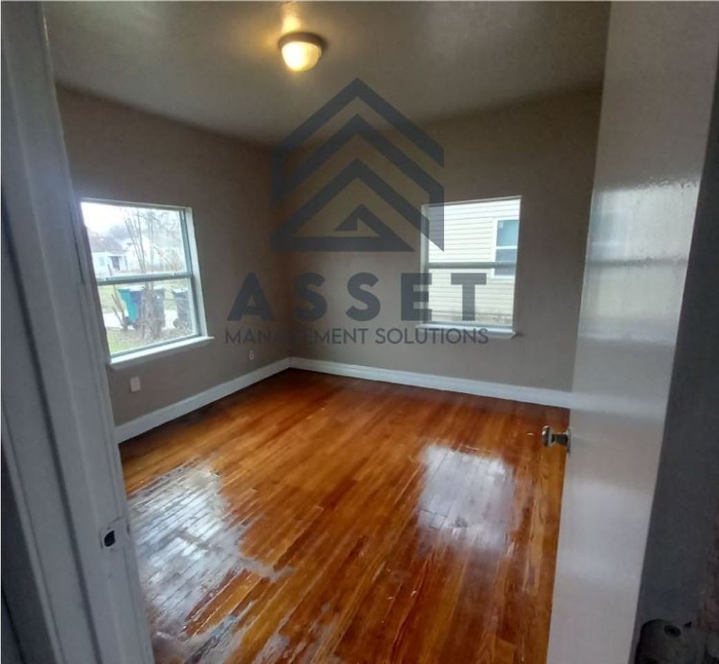 1722 Ne 20th St - Photo 7 of 13