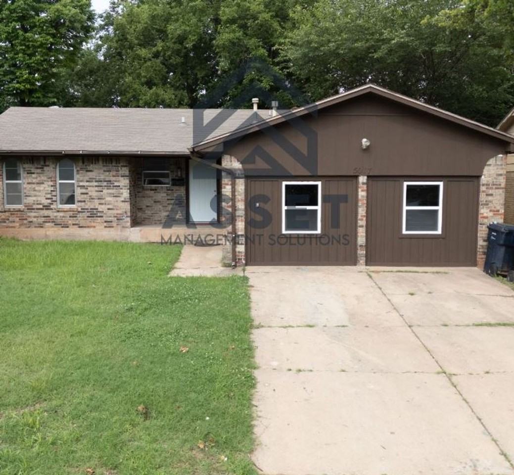 5017 S Briarwood Dr - Photo 4 of 27