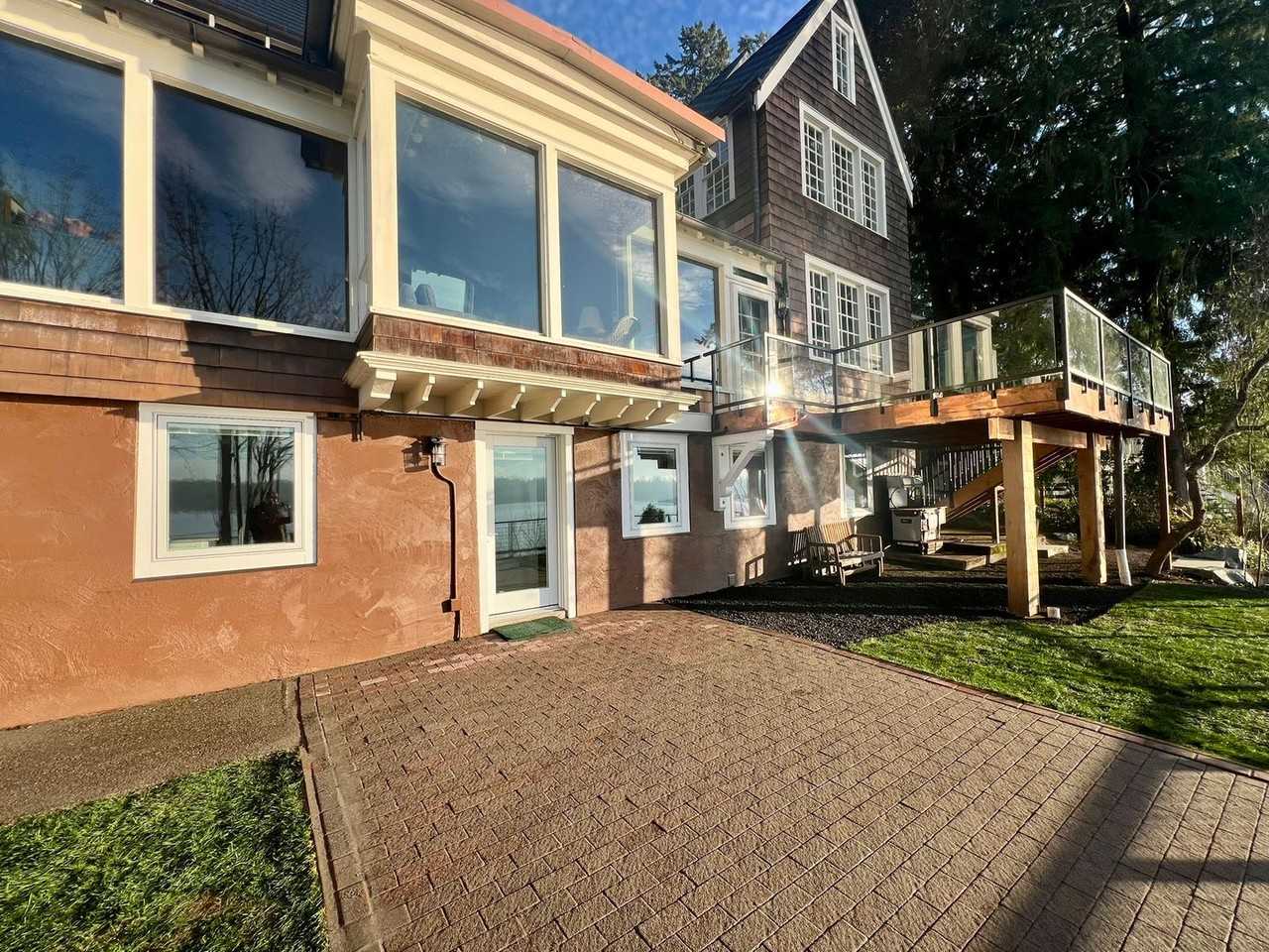 2061 E Bay Dr Ne - Photo 2 of 28