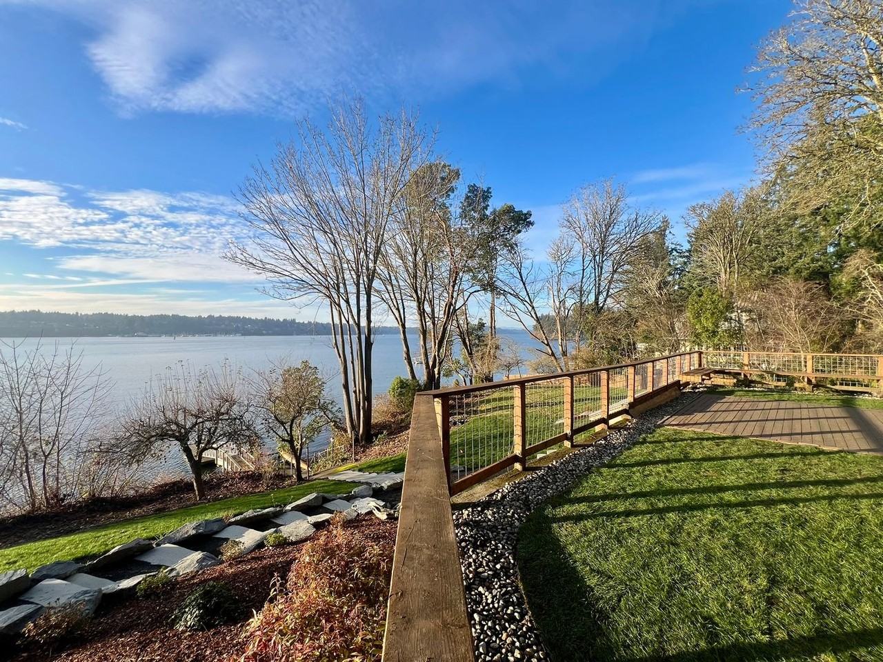 2061 E Bay Dr Ne - Photo 3 of 28