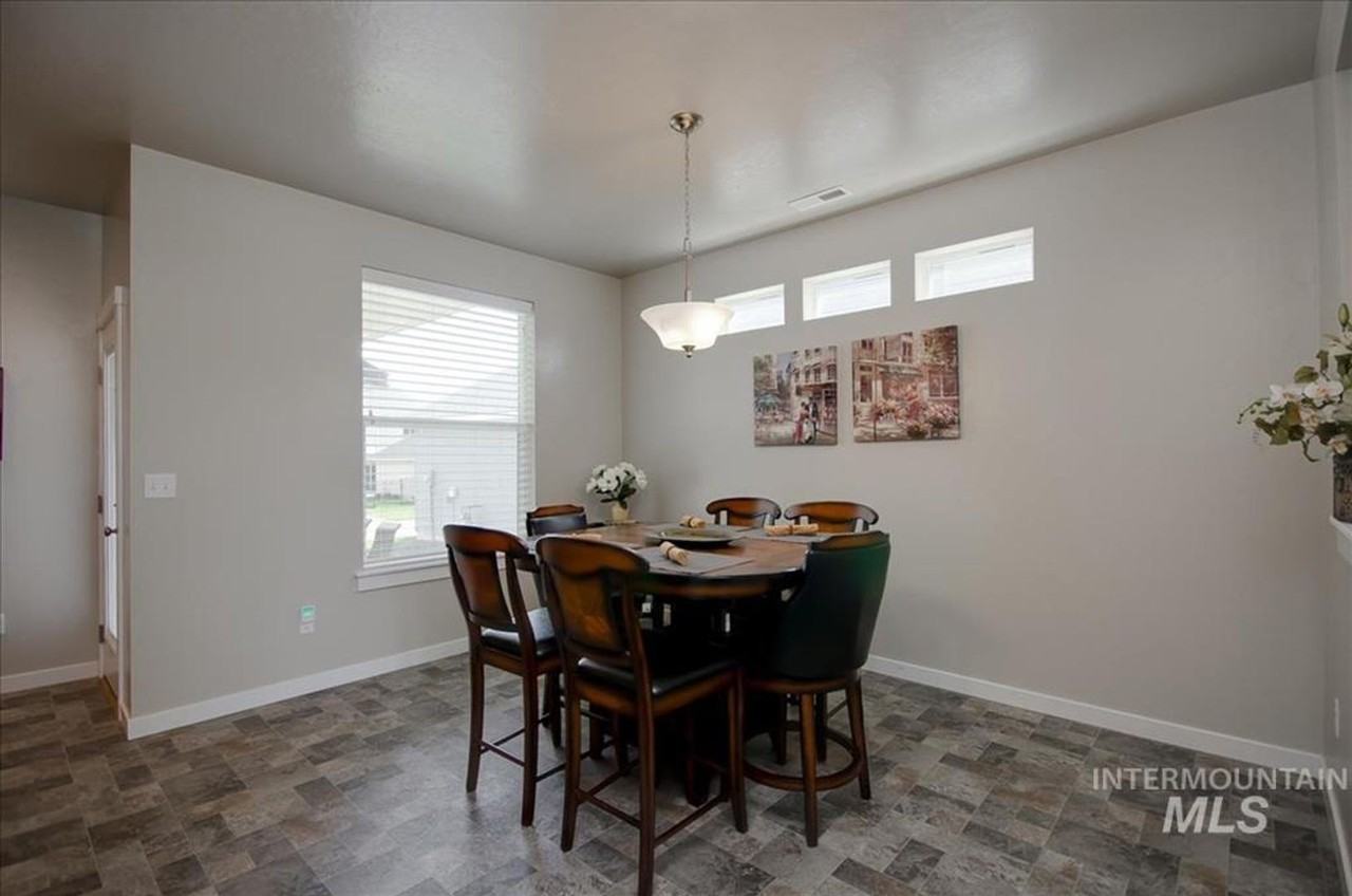 1838 W Heavy Timber Dr - Photo 4 of 10