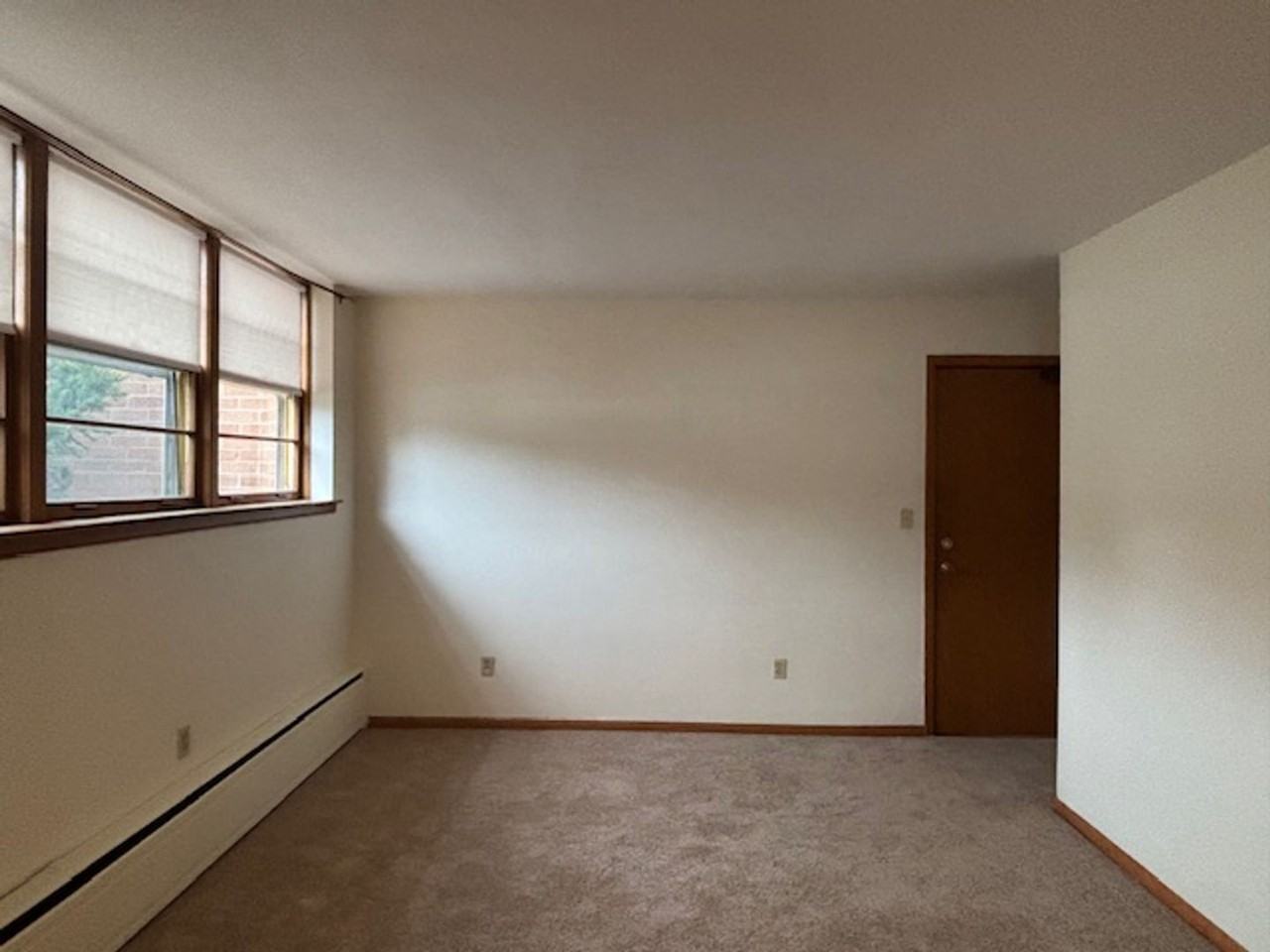 1330 Saint Clair Ave - Photo 5 of 29