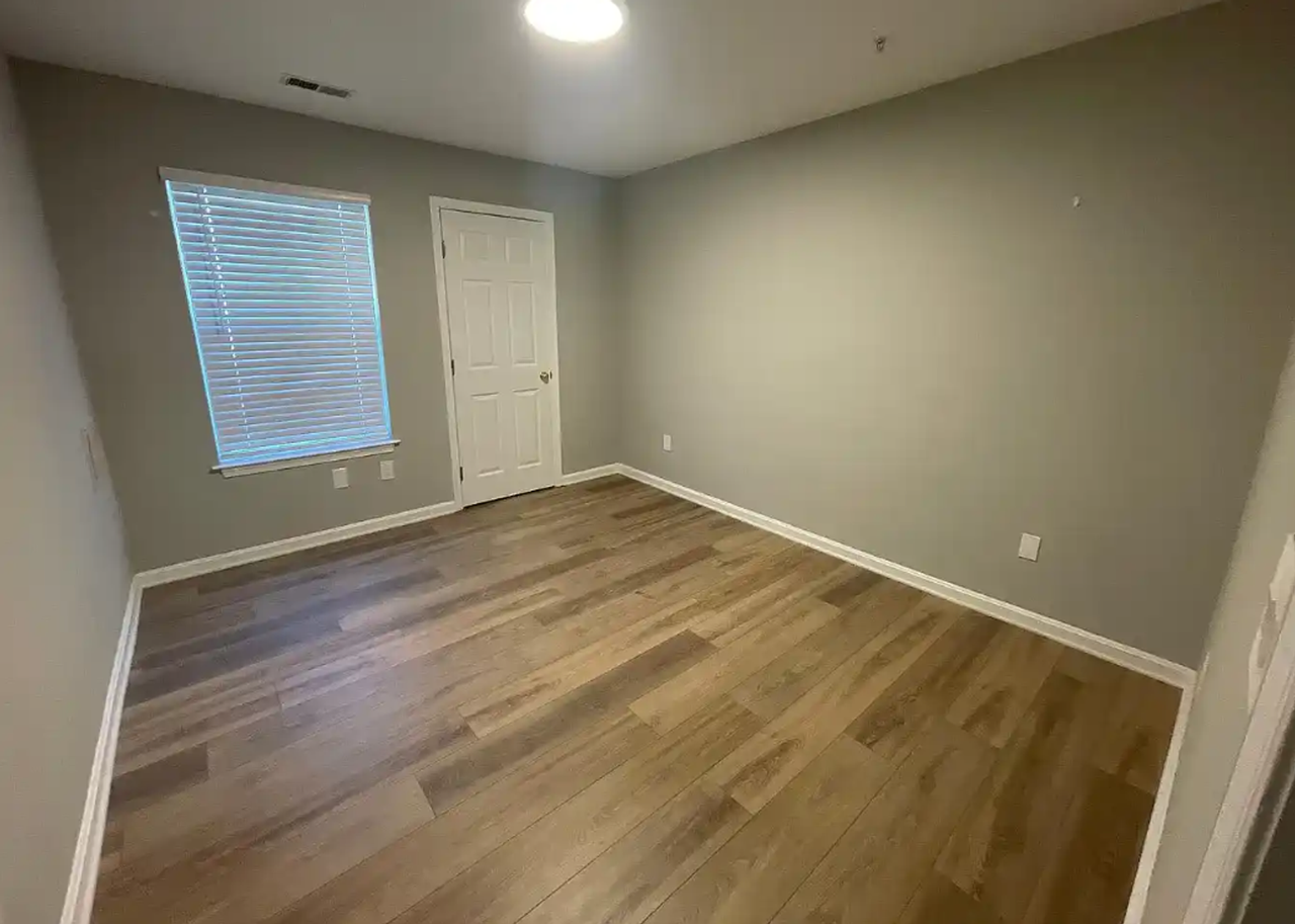 934 Bay Ridge Ave - Photo 5 of 9