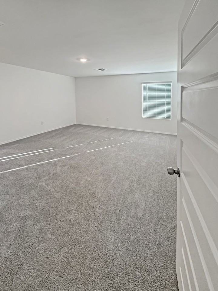 2922 2922 E Wells Ave - Photo 5 of 14