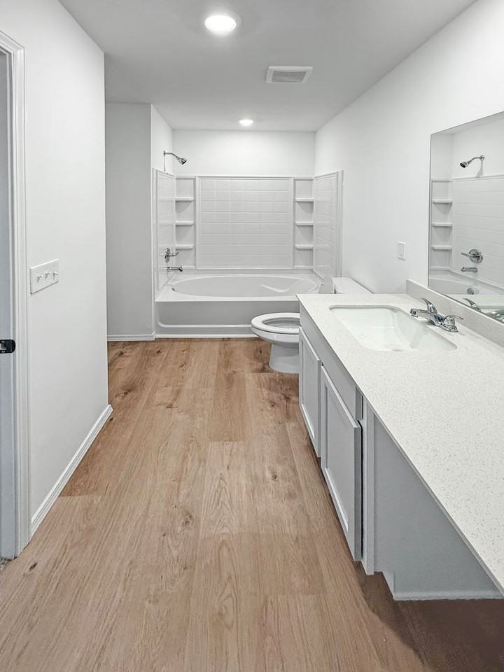 2922 2922 E Wells Ave - Photo 7 of 14