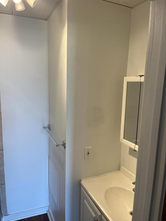 639 California Ave - Photo 6 of 12