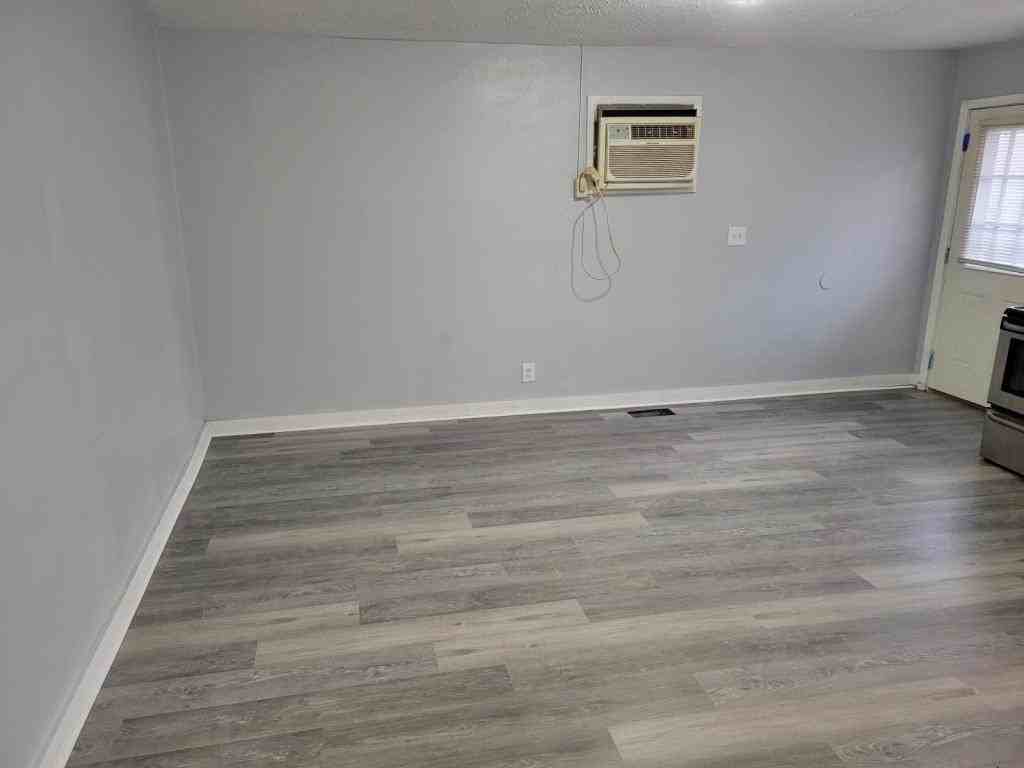 2101 S Smithville Rd - Photo 2 of 29