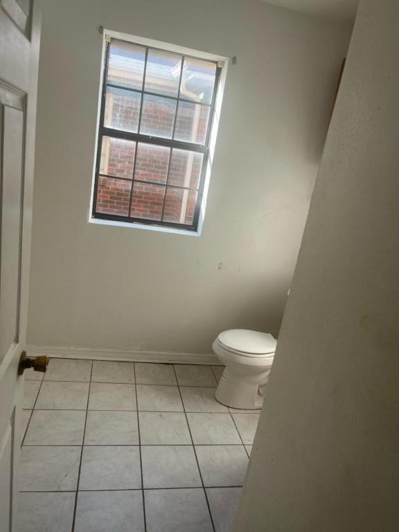 301 Ne 26th St - Photo 2 of 12