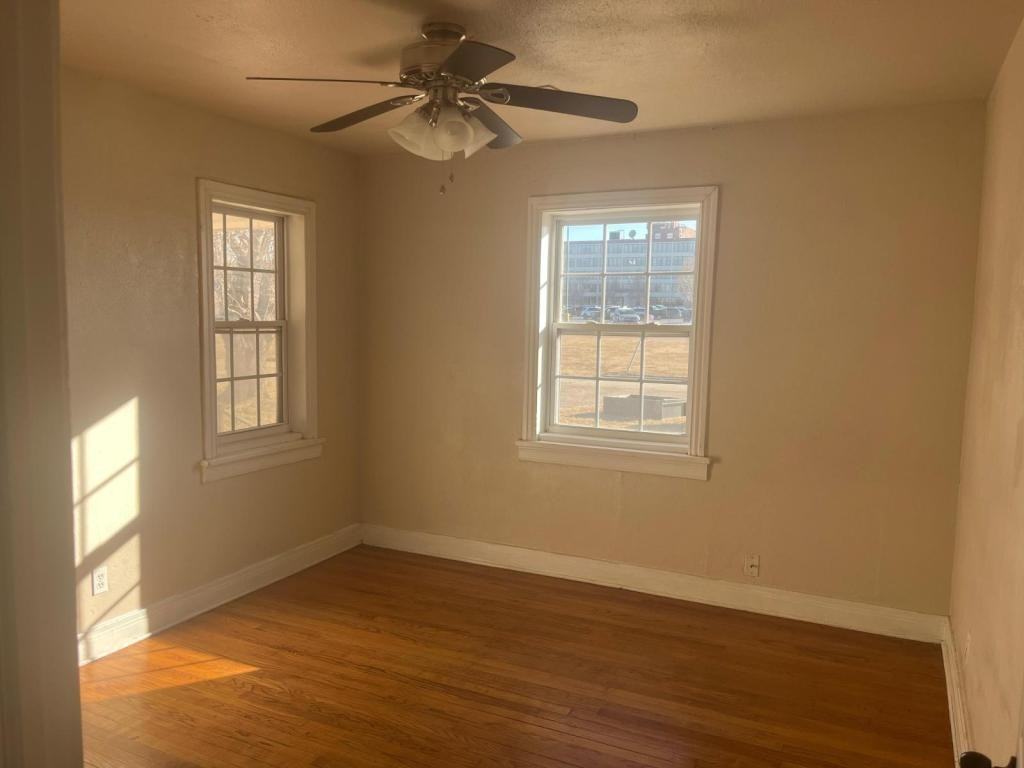 301 Ne 26th St - Photo 5 of 12