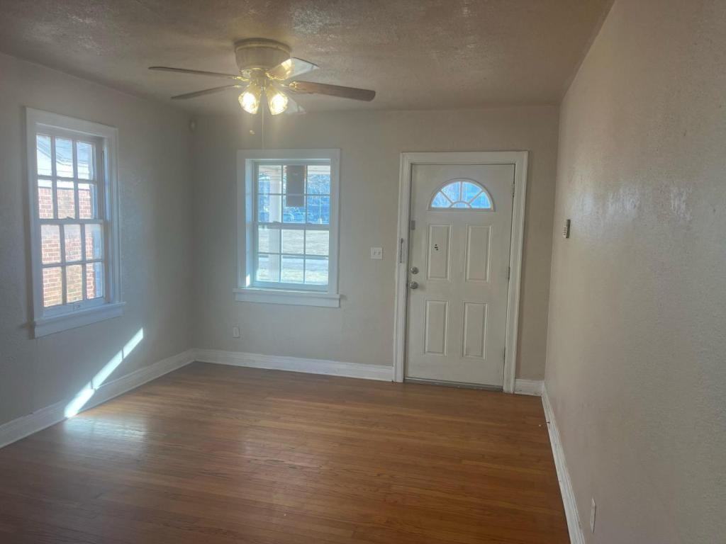 301 Ne 26th St - Photo 7 of 12