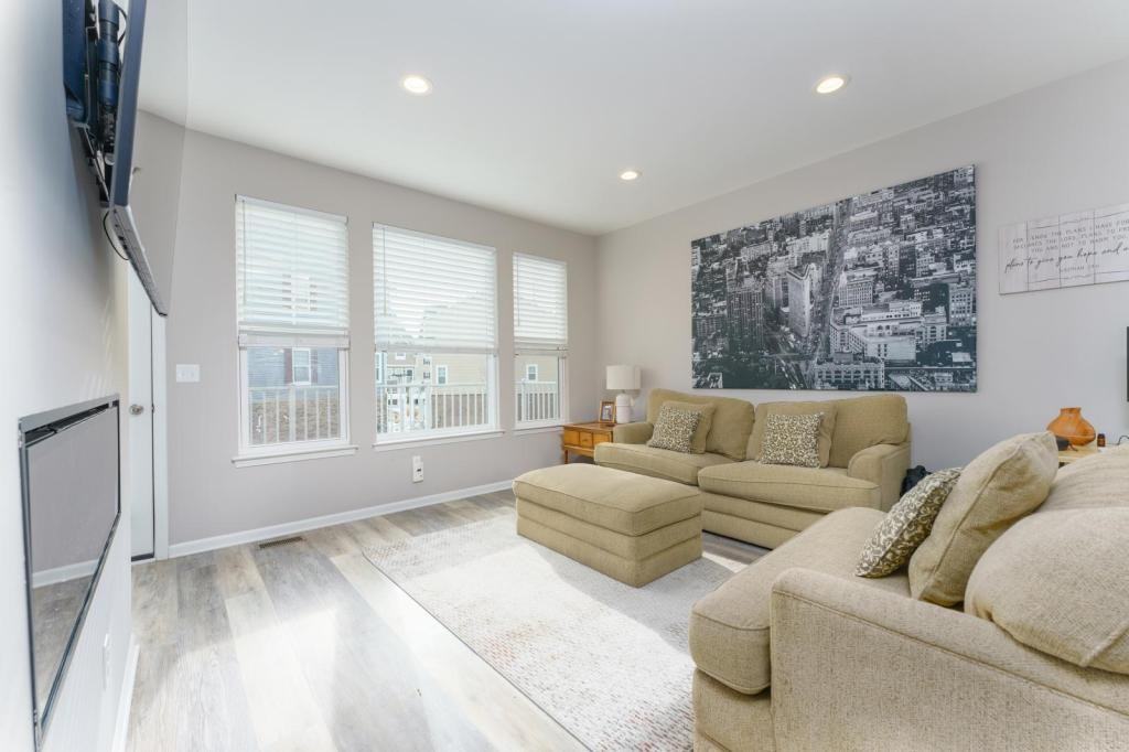 645 Jenny Way - Photo 3 of 24