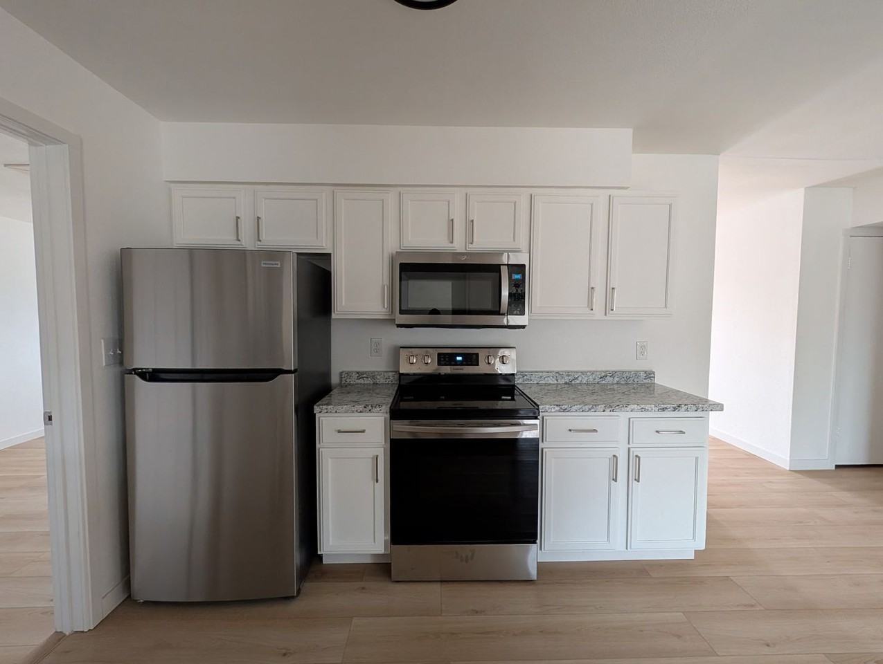 8834 W Sahuaro Dr - Photo 4 of 25