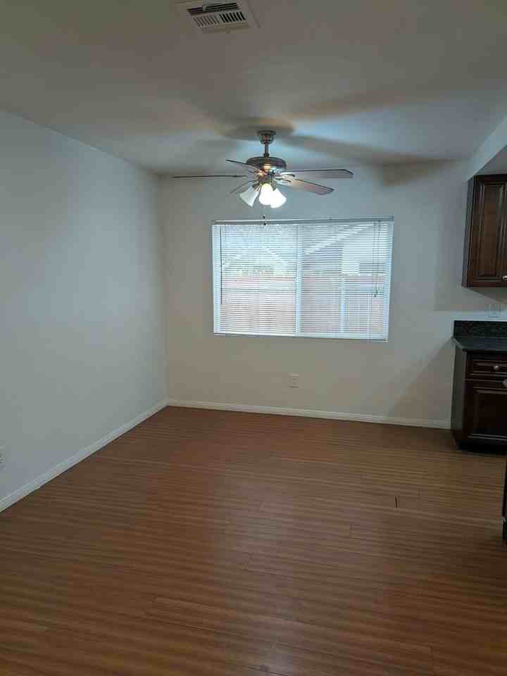 1298 Tangerine St - Photo 4 of 35