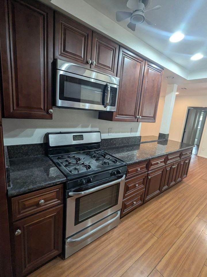 1298 Tangerine St - Photo 5 of 35