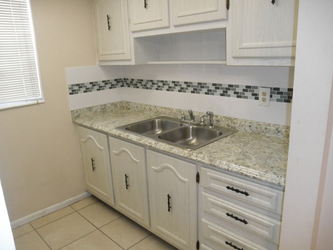 640 Ne 6th Ct - Photo 6 of 10