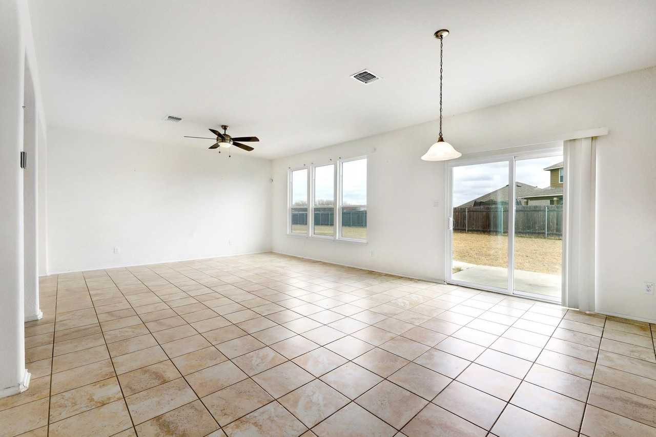 7929 Arezzo Dr - Photo 7 of 30