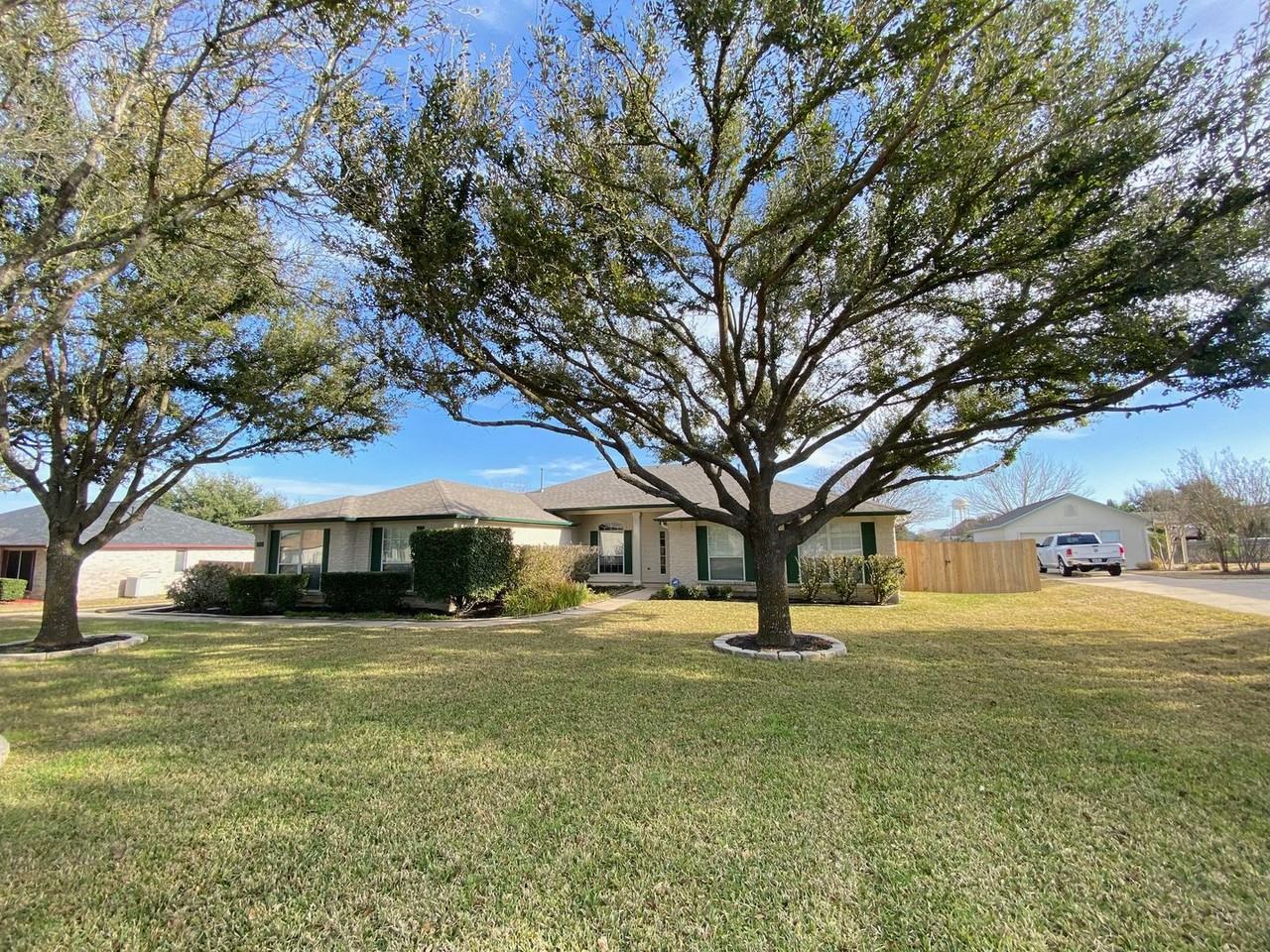 3605 Winding Way - Photo 4 of 23