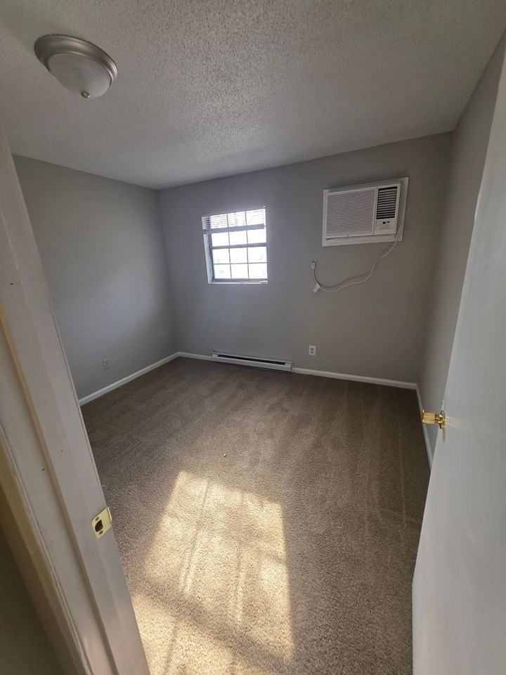 3011 Broadbay Dr #H - Photo 4 of 8