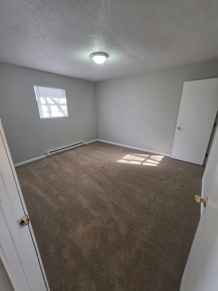 3011 Broadbay Dr #H - Photo 5 of 8