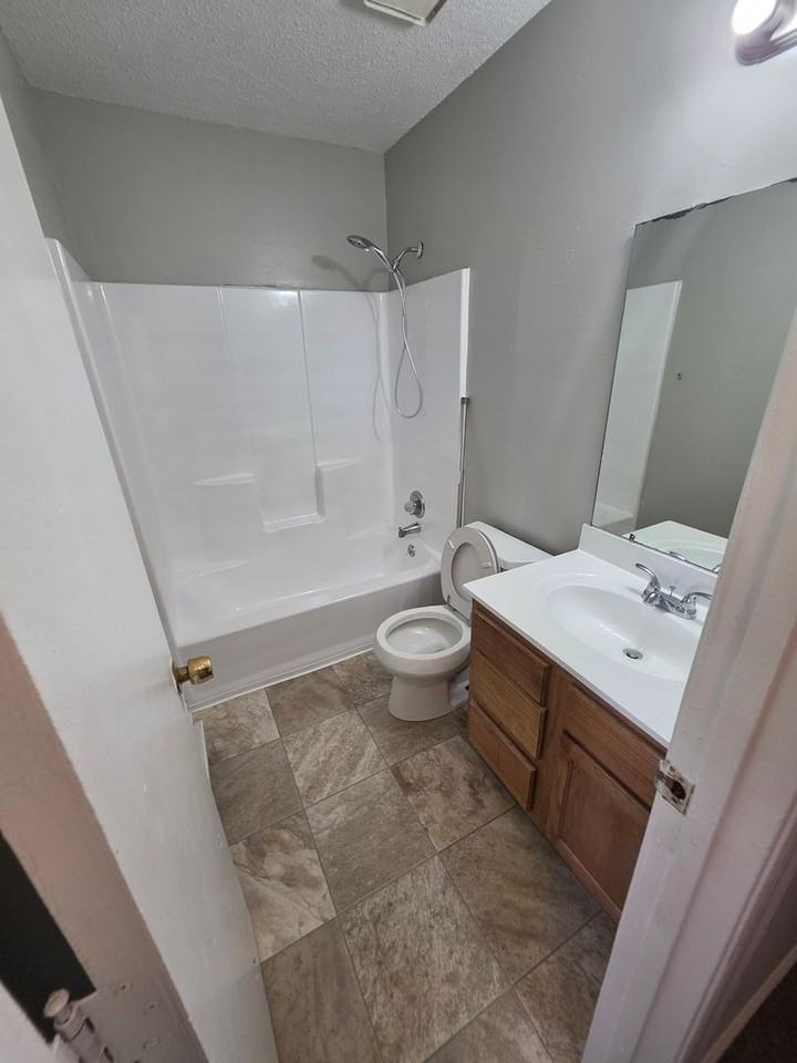 3011 Broadbay Dr #H - Photo 6 of 8