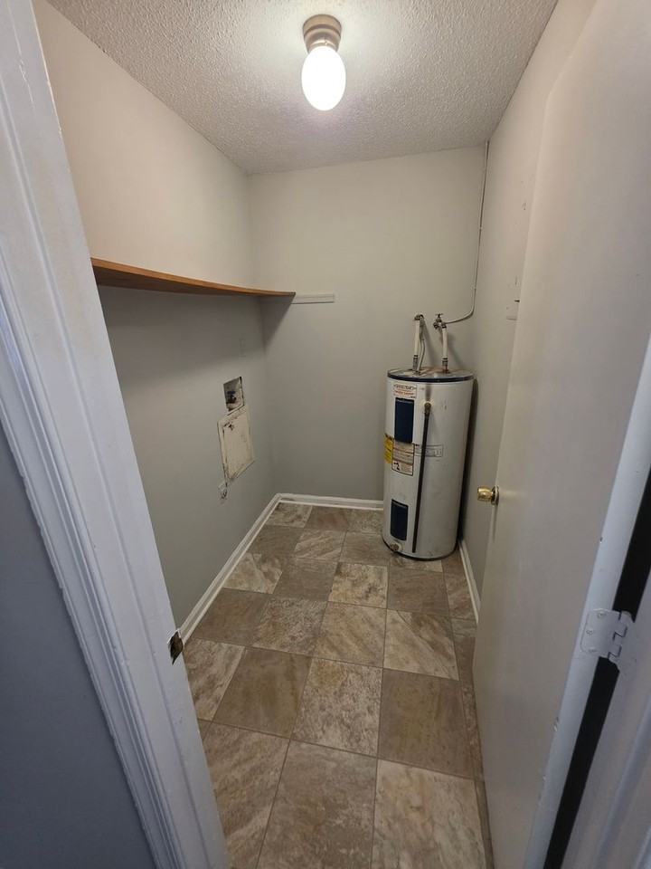 3011 Broadbay Dr #H - Photo 7 of 8