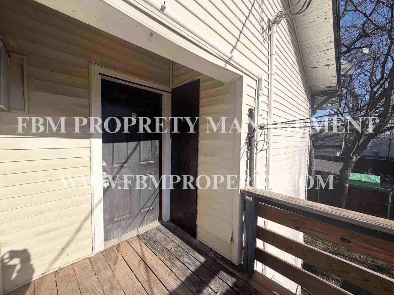 409 W Brown St #C - Photo 3 of 16