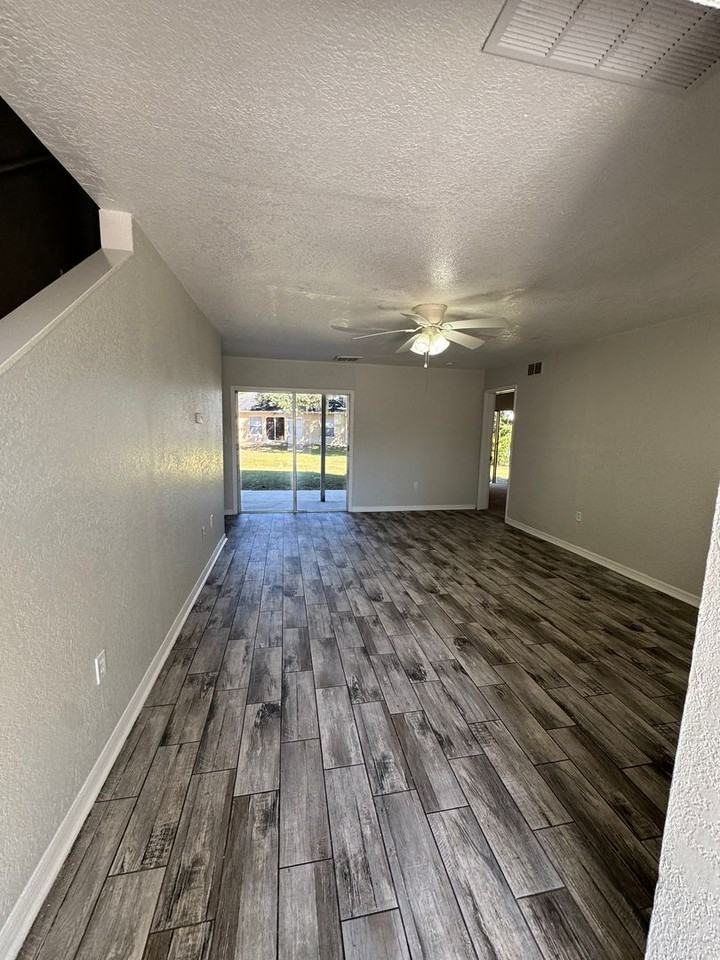 792 Lucaya Dr - Photo 2 of 32