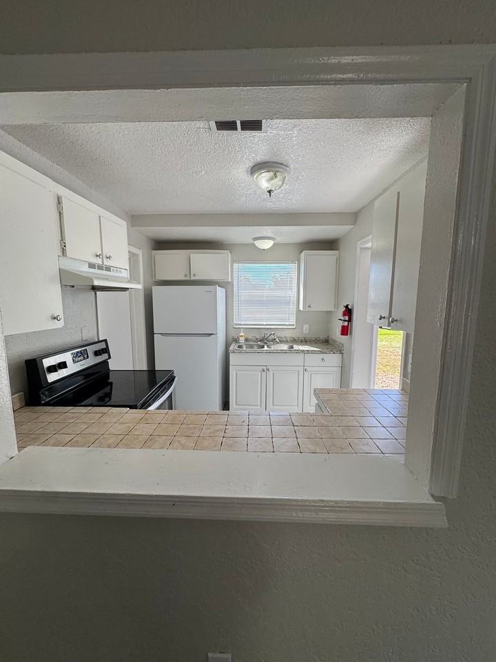 792 Lucaya Dr - Photo 5 of 32