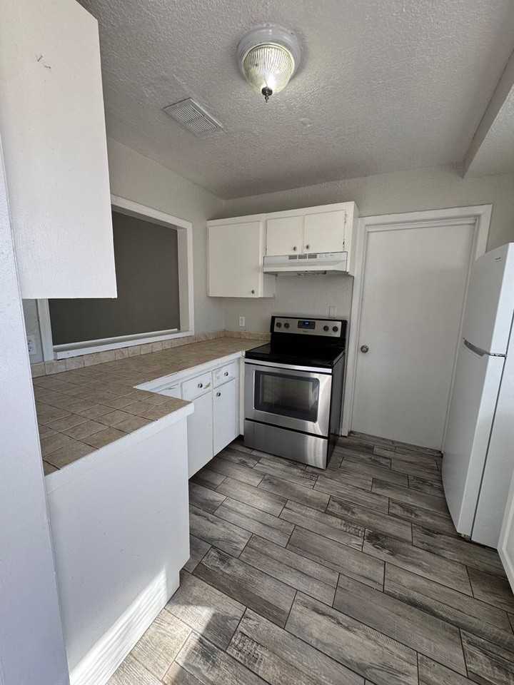 792 Lucaya Dr - Photo 7 of 32