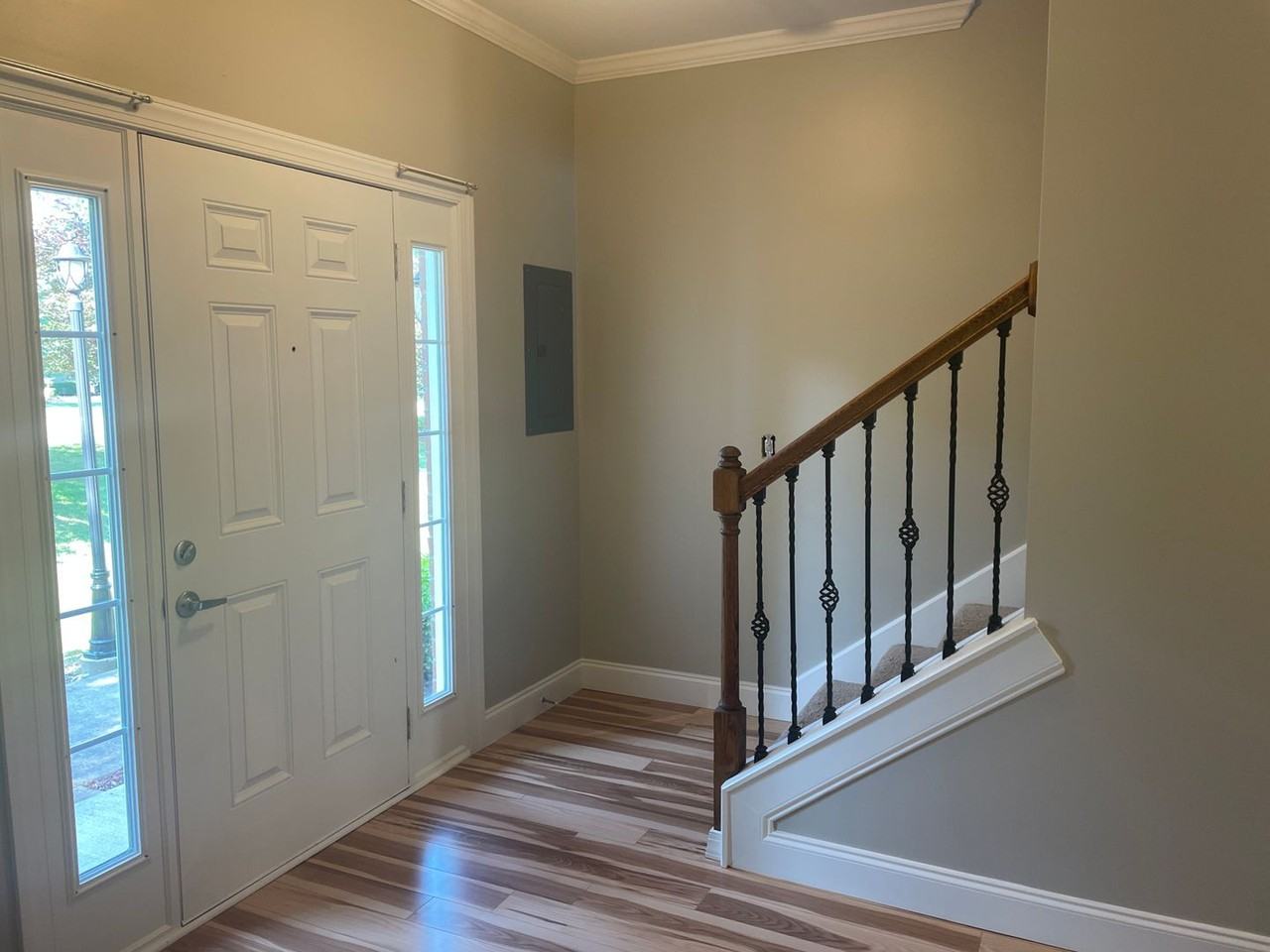 320 Rowlette Cir - Photo 2 of 17