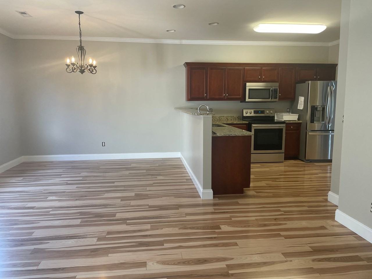 320 Rowlette Cir - Photo 6 of 17