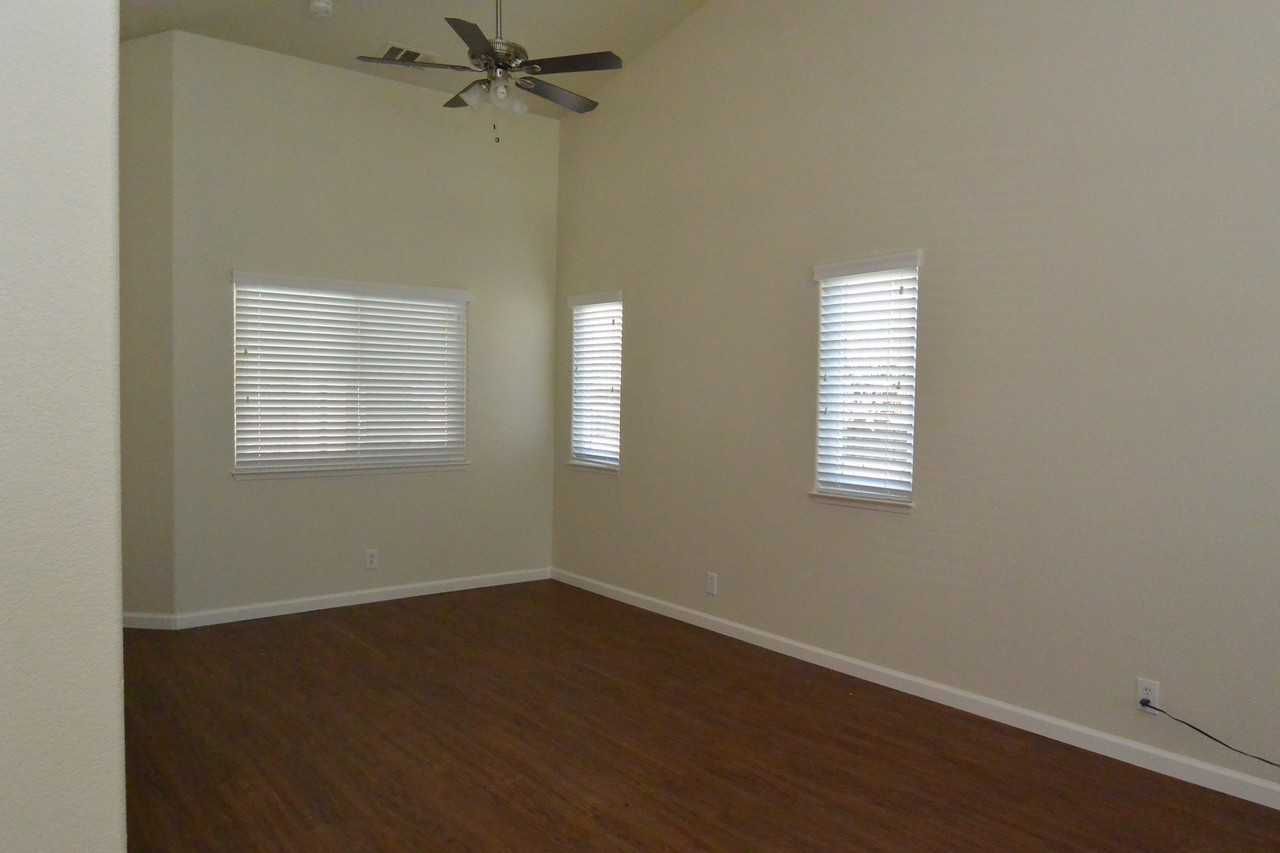 2843 S Covington Ct - Photo 3 of 12