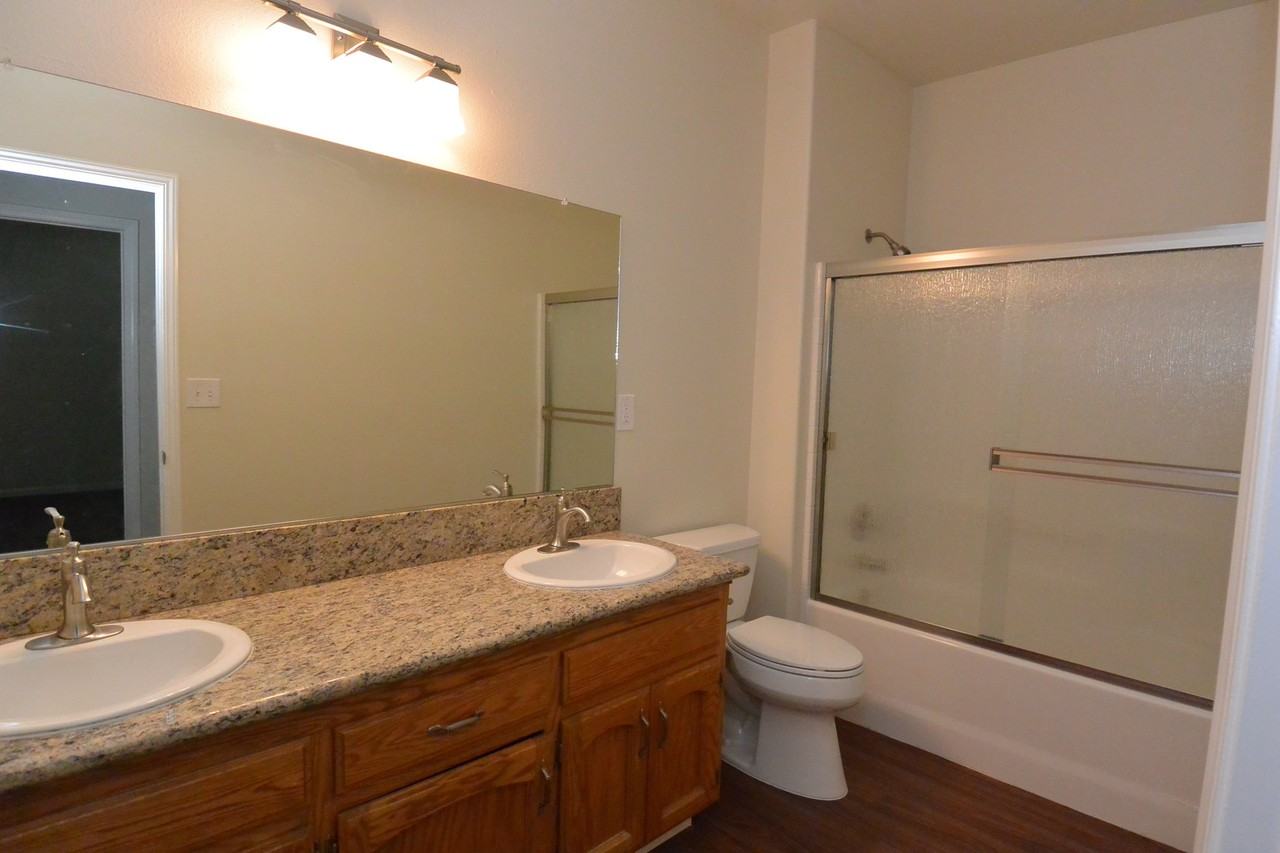 2843 S Covington Ct - Photo 6 of 12