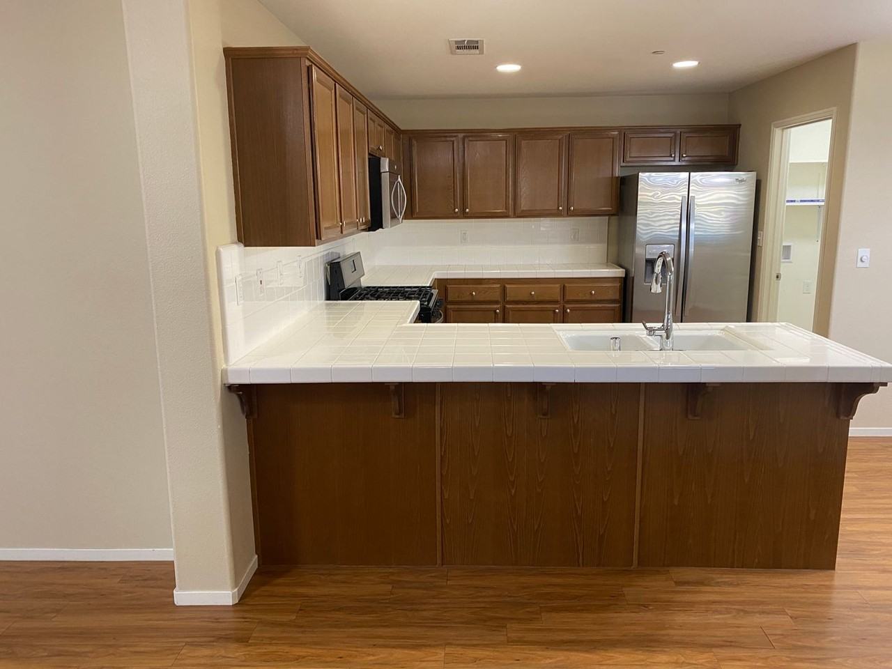 432 Edgewater St - Photo 3 of 21