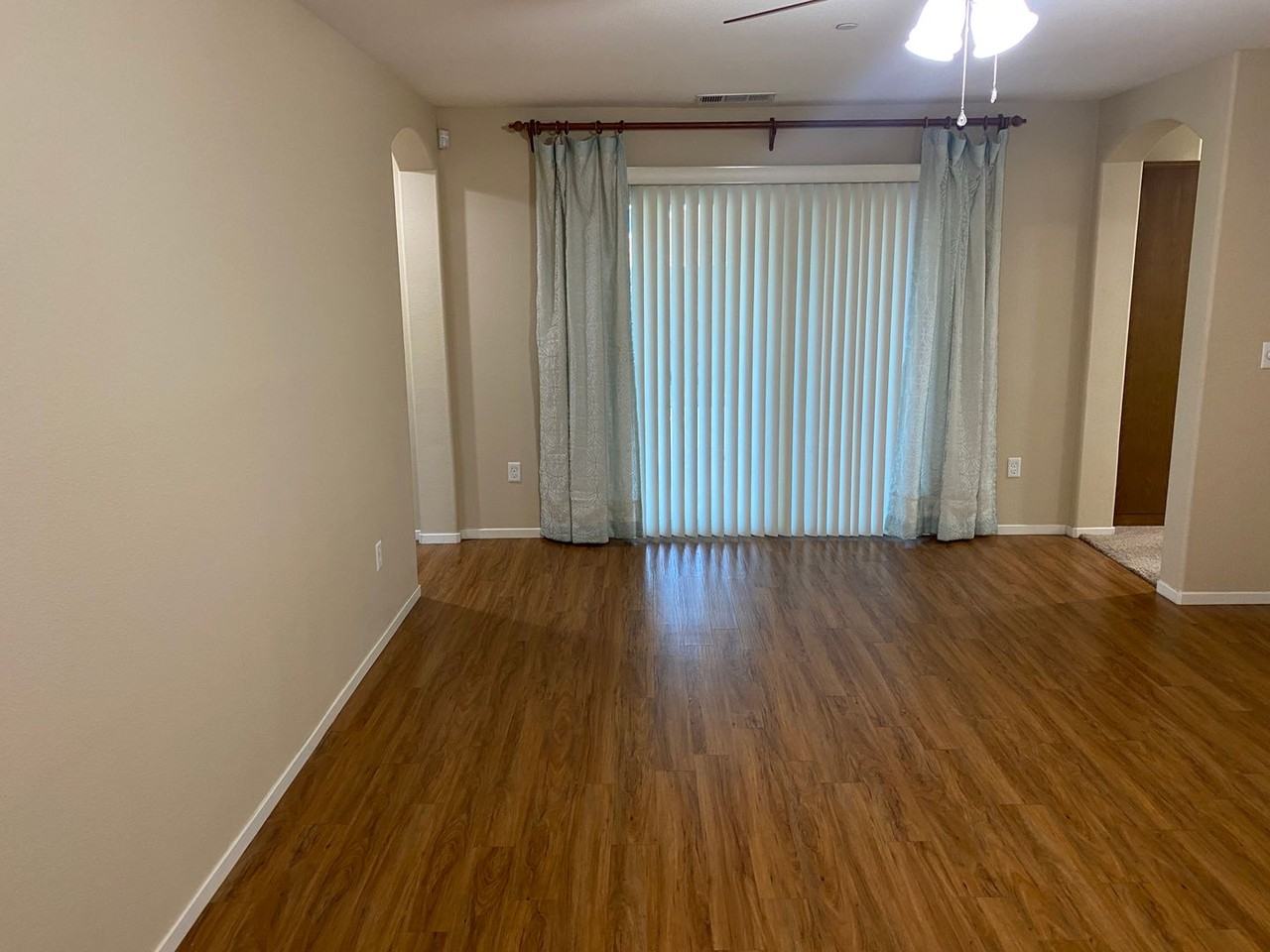 432 Edgewater St - Photo 4 of 21