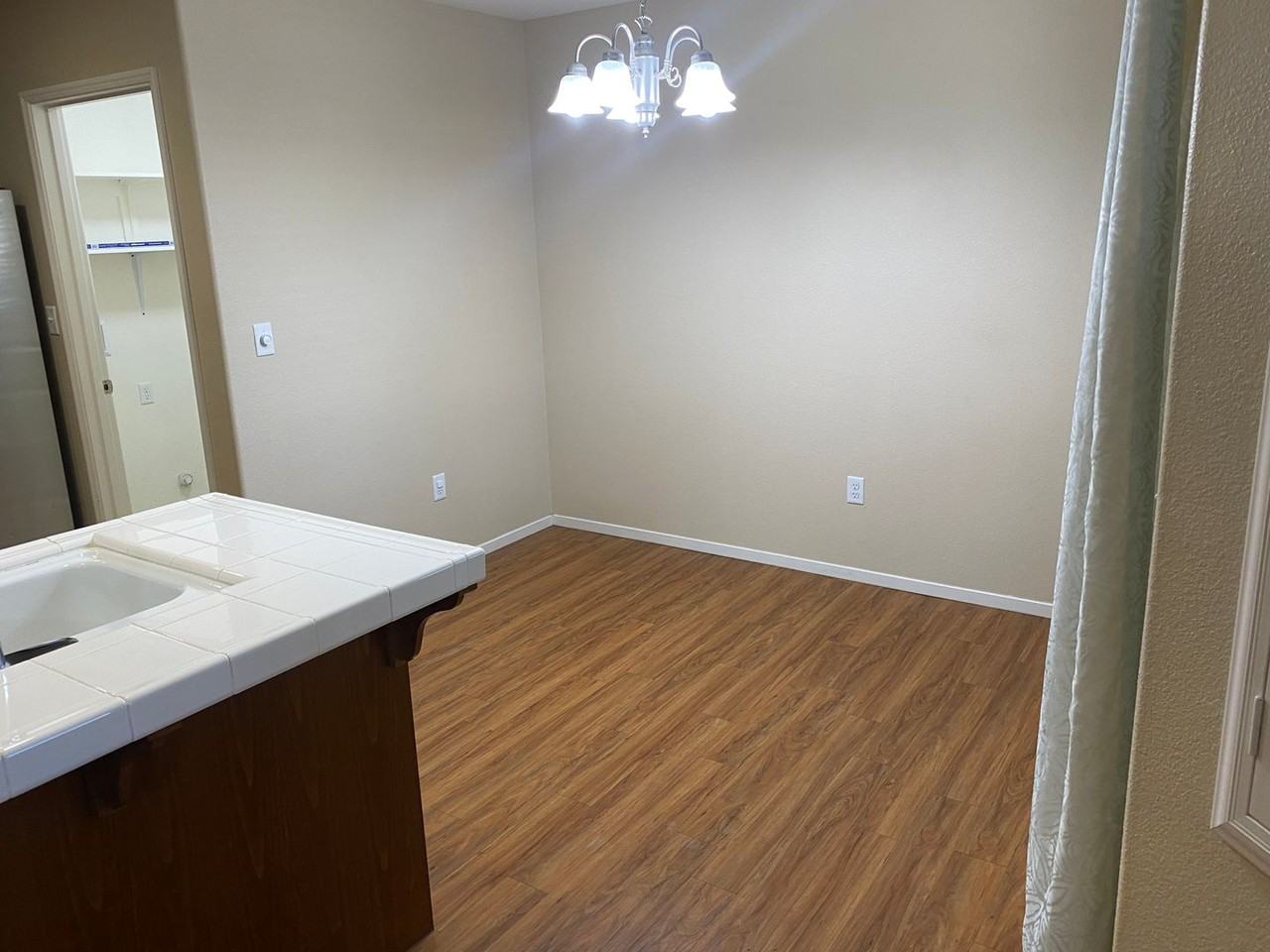 432 Edgewater St - Photo 6 of 21