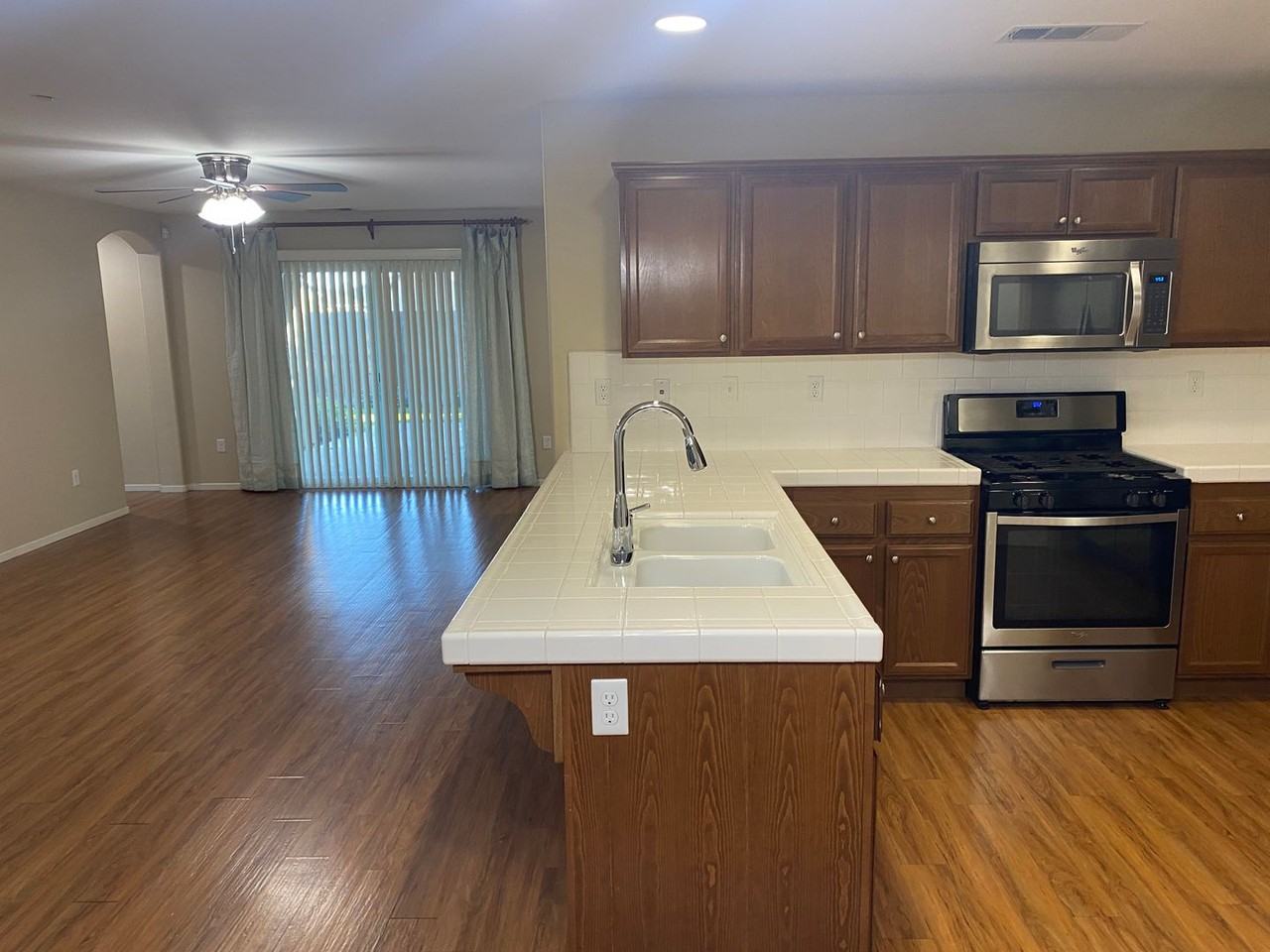 432 Edgewater St - Photo 7 of 21