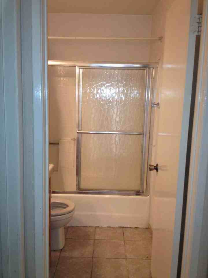 2047 Greenbriar St - Photo 4 of 19