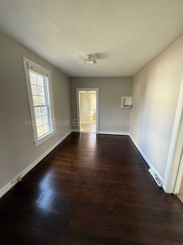 1012 Apple St - Photo 2 of 10