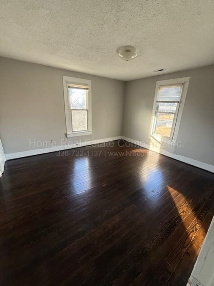 1012 Apple St - Photo 6 of 10