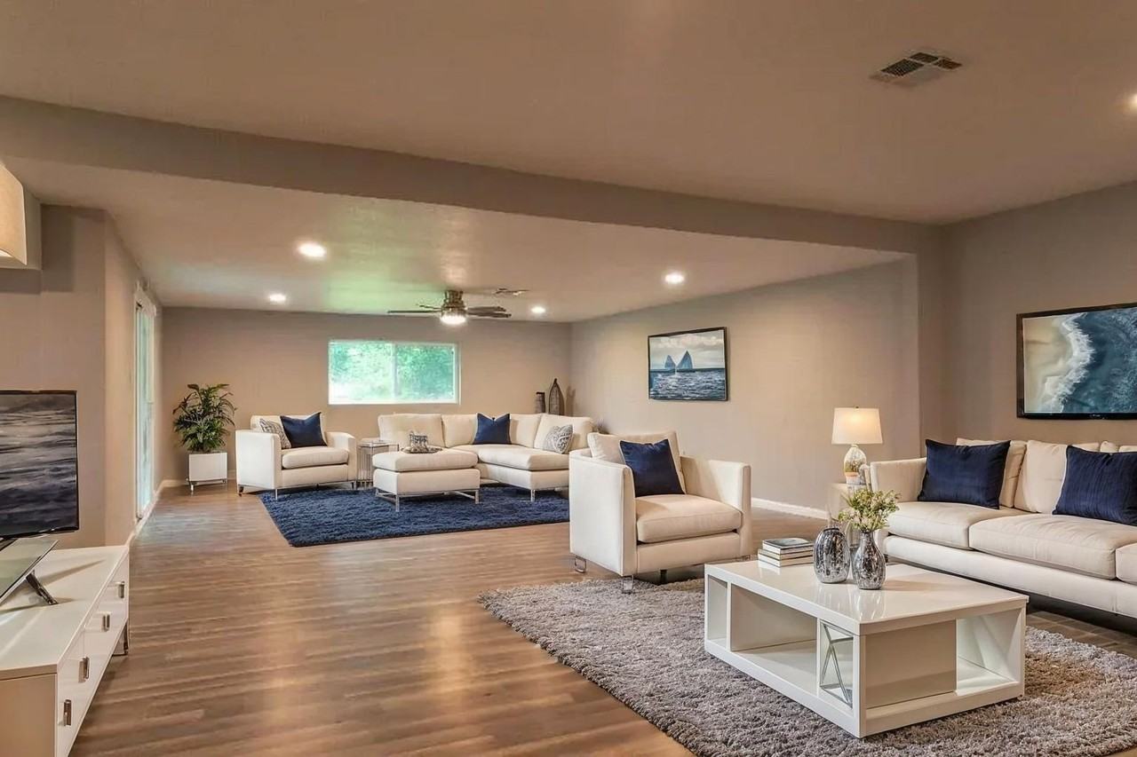 25373 Goodson Rd - Photo 4 of 44