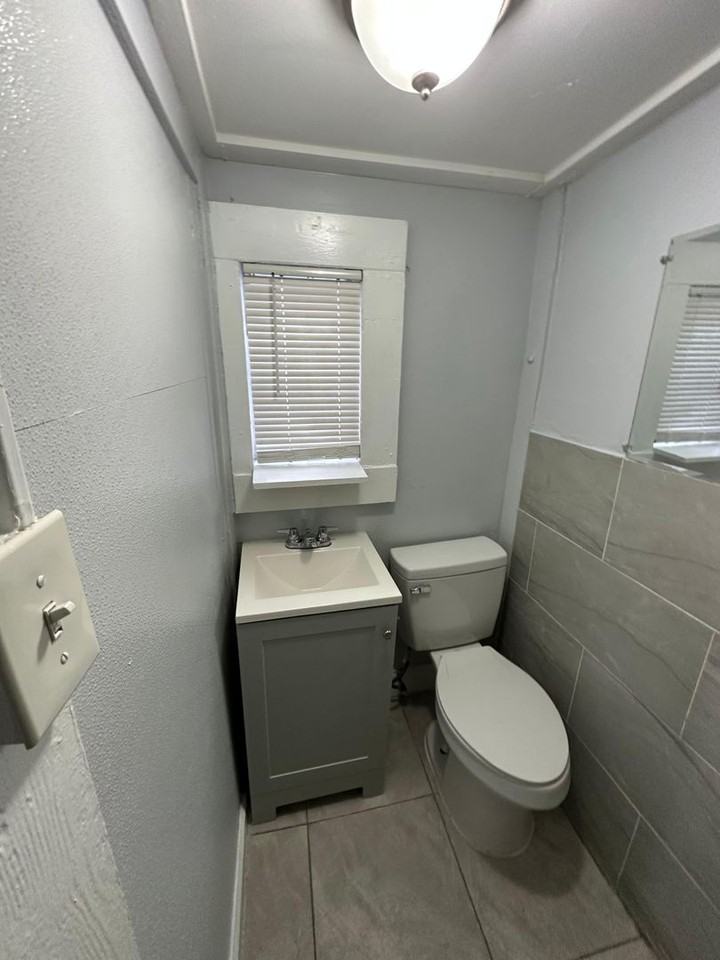 707 Franklin St - Photo 2 of 18