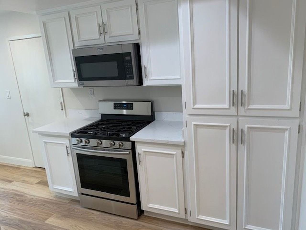 1523 Hopyard Rd - Photo 5 of 17