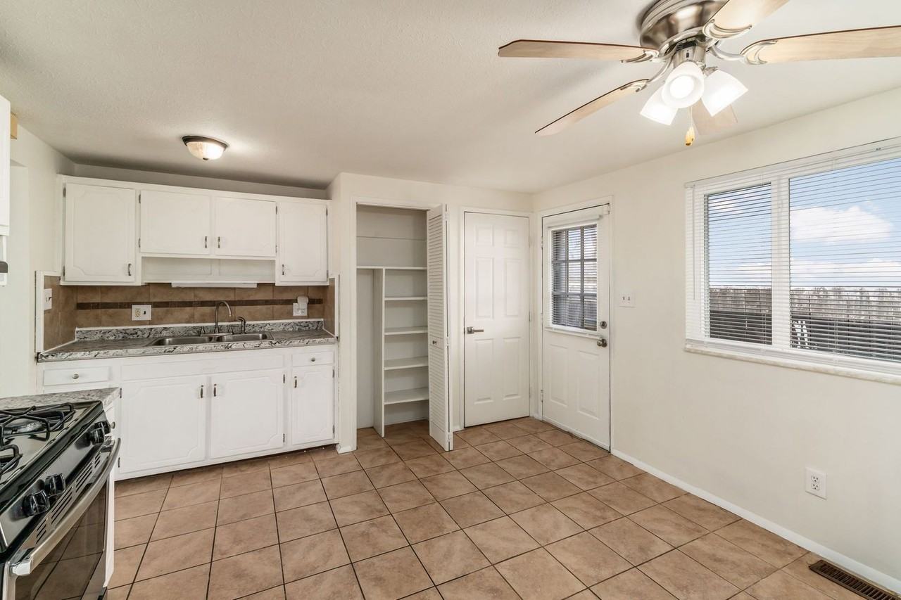 1839 Hemswell Ct - Photo 4 of 18