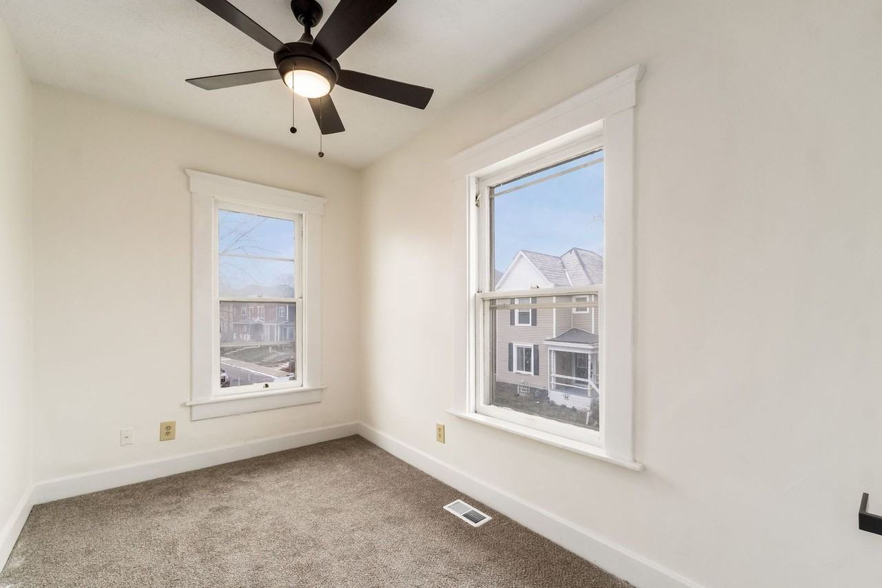 61 Sherman Ave - Photo 7 of 16