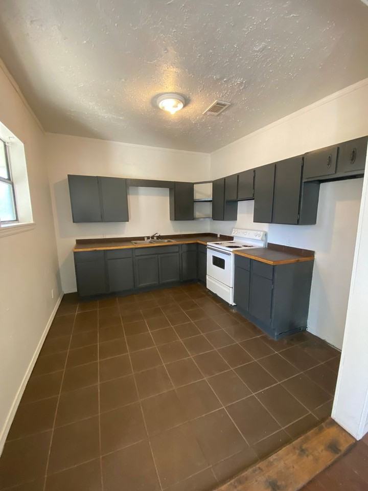 1409 N 21st St - Photo 3 of 7