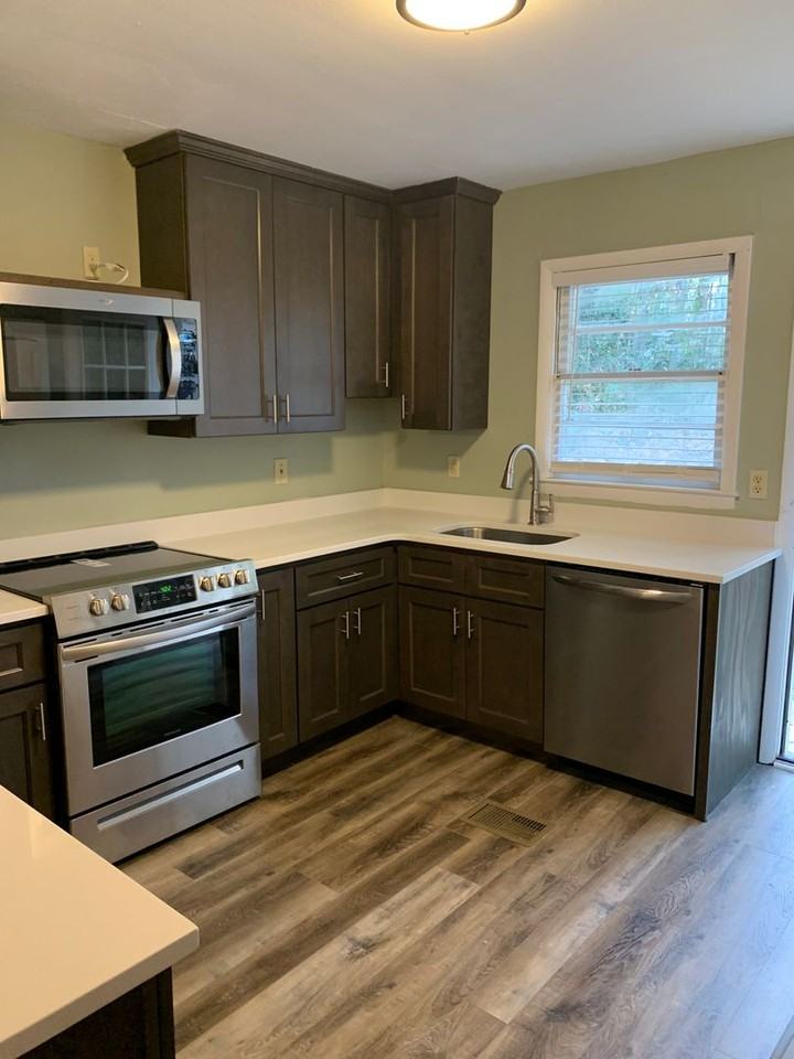 140 Cone St - Photo 2 of 9