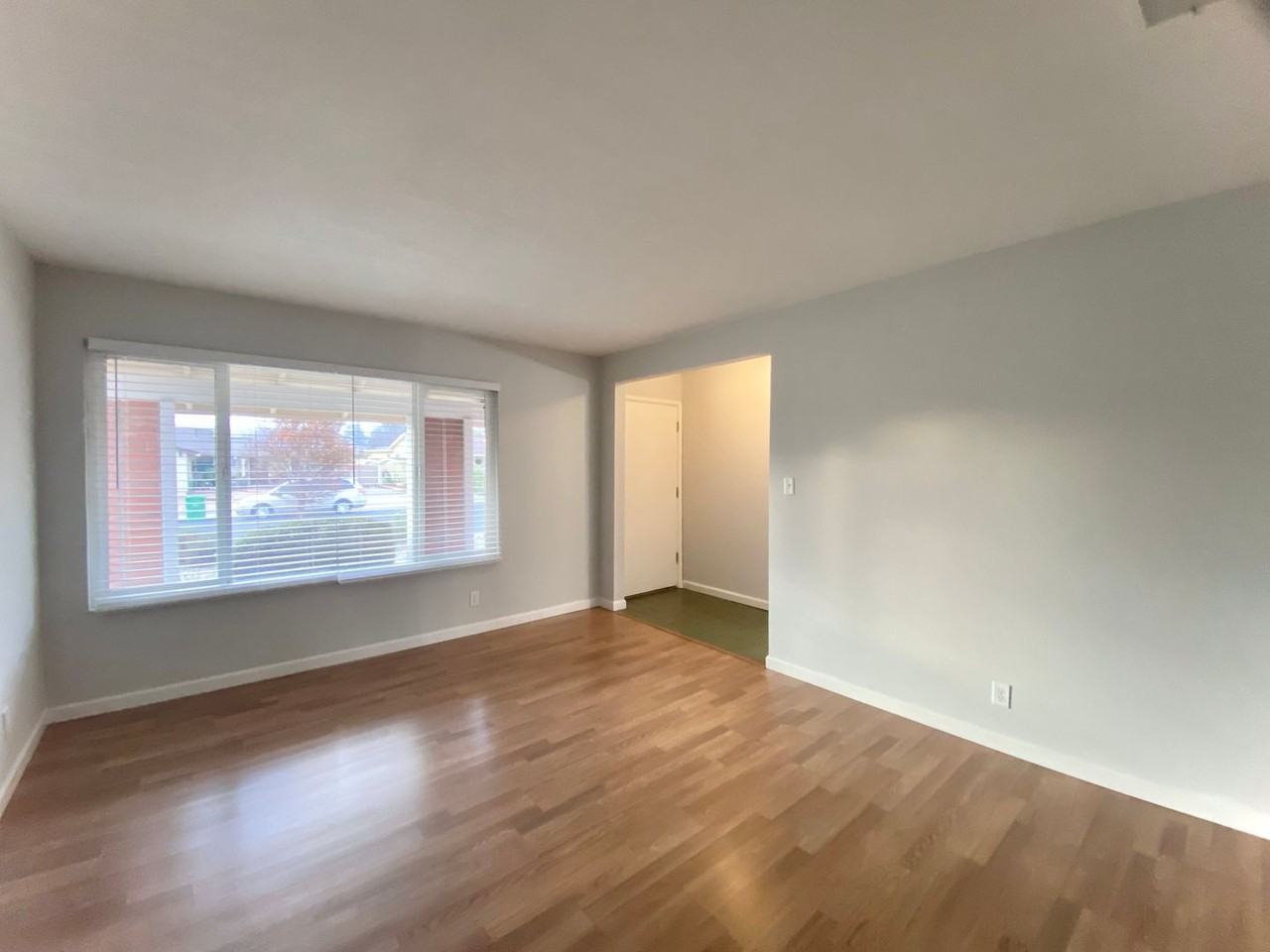 2156 Hartford Dr - Photo 2 of 20