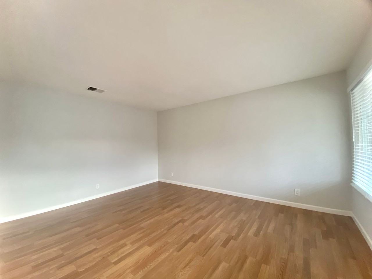 2156 Hartford Dr - Photo 3 of 20