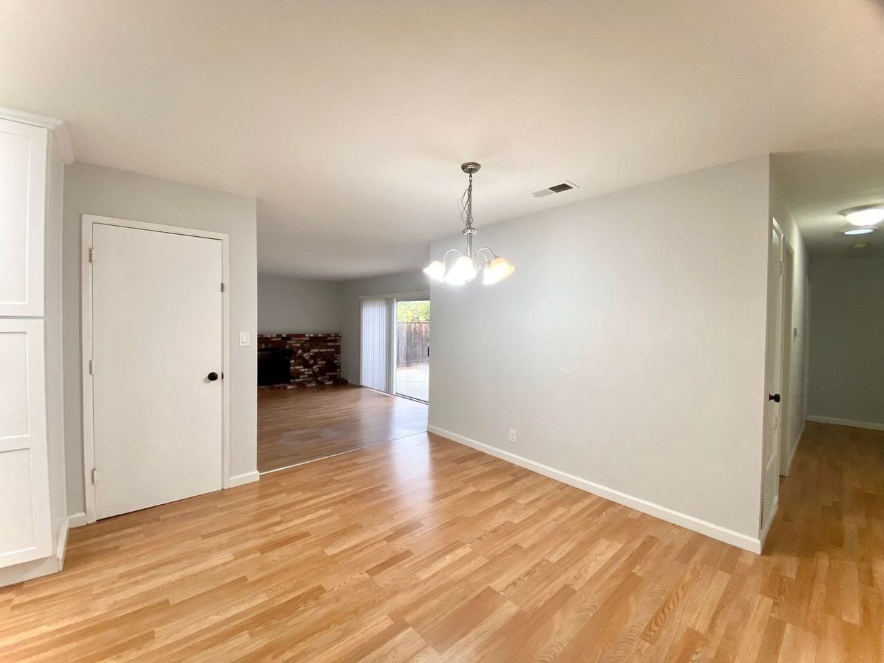 2156 Hartford Dr - Photo 4 of 20